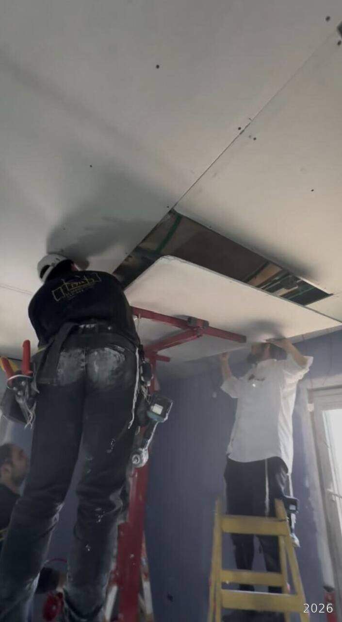 Marking the ceiling layout before closing