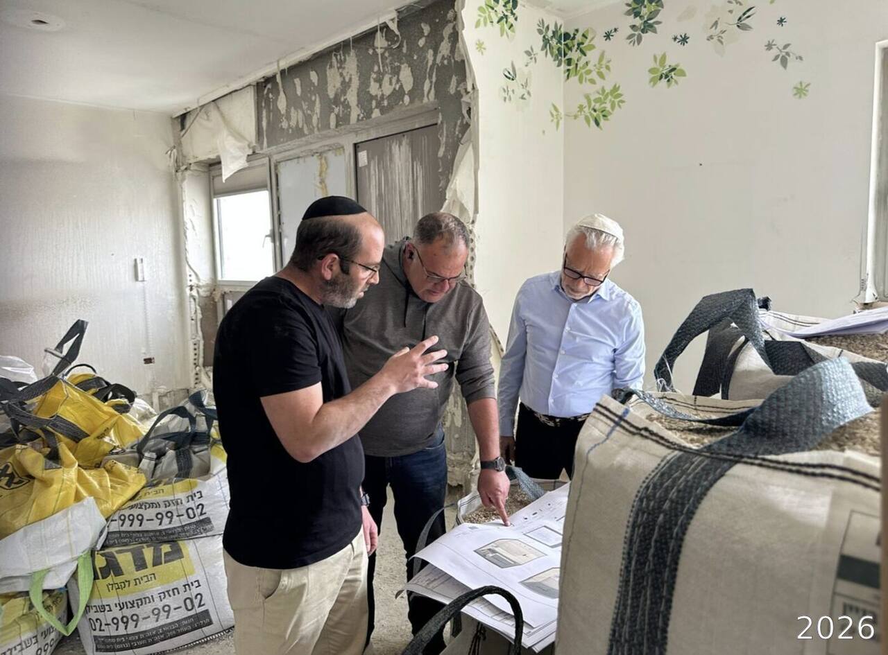 Checking the window frame installation